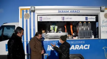 KUŞADASI BELEDİYESİ’NDEN SOĞUK KIŞ GÜNLERİNDE İÇLERİ ISITAN İKRAM