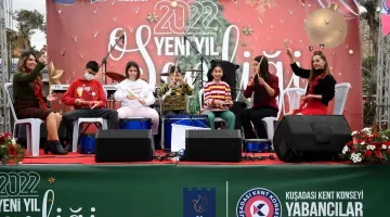 KUŞADASI’NDA NOEL HEYECANI YAŞANDI