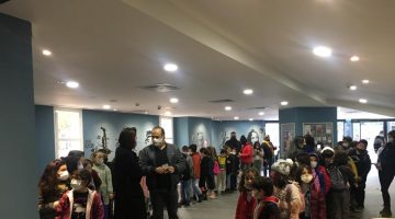 TİYATROYU DOLDURAN ÇOCUKLAR “HARİKALAR MUTFAĞI”NDAN HARİKA DUYGULARLA AYRILDILAR