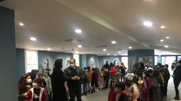 TİYATROYU DOLDURAN ÇOCUKLAR “HARİKALAR MUTFAĞI”NDAN HARİKA DUYGULARLA AYRILDILAR