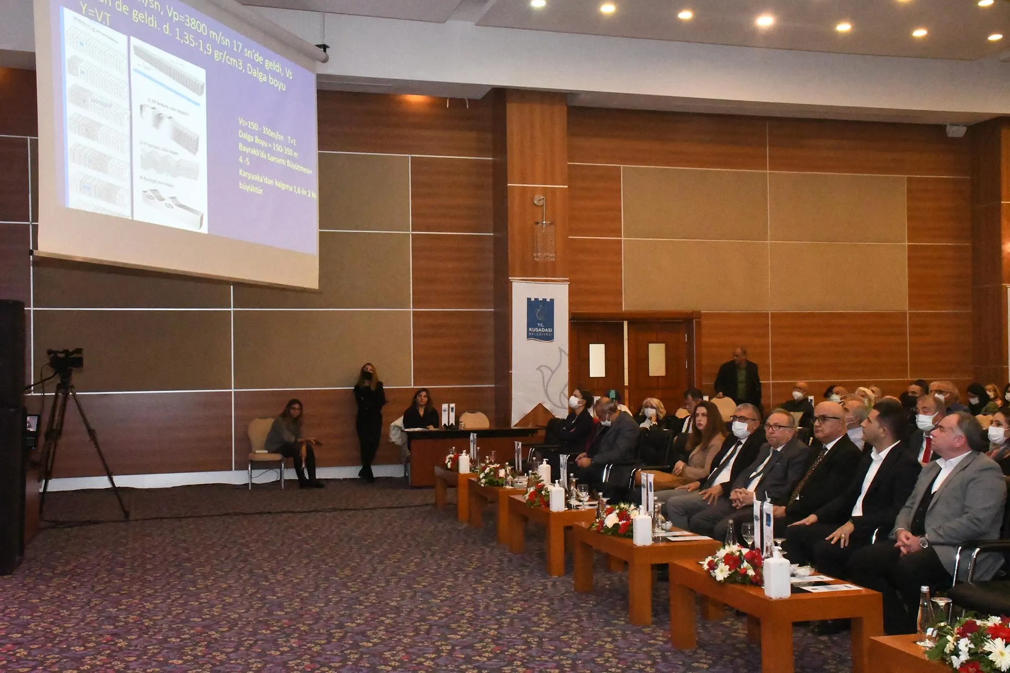 KUŞADASI’NDA ‘DEPREM İLE KENTSEL DÖNÜŞÜM KURULTAYI’ BAŞLADI