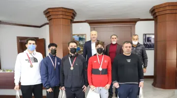 TÜRKİYE ŞAMPİYONASINA KATILACAK DİDİMLİ BOKSÖRLERDEN ATABAY’A ZİYARET