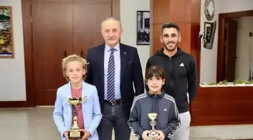 ŞAMPİYON TENİSÇİLERDEN BAŞKAN ATABAY’A ZİYARET