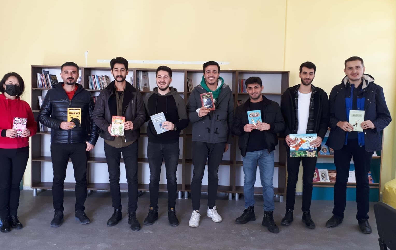 Öğrencilerimiz ‘Kitap Kampanyasıyla’ Köy Okullarına Kütüphane Kuruyor