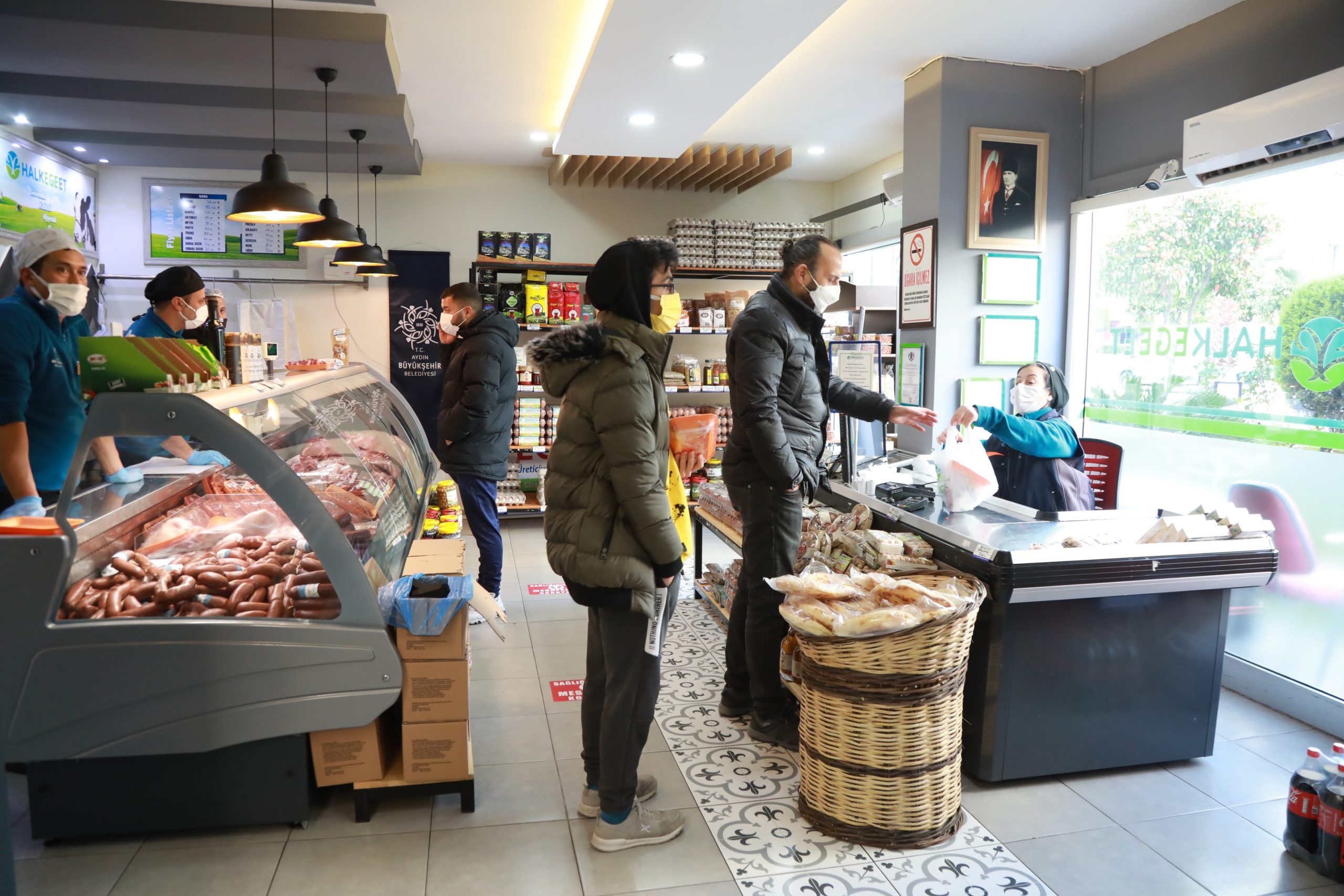 ‘HALK EGE ET’TEN GÜVENEREK ALIŞVERİŞ YAPIYORUZ’