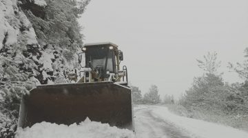 AYDIN B.B EKİPLERİ KARLA MÜCADELE ÇALIŞMALARINI SÜRDÜRÜYOR
