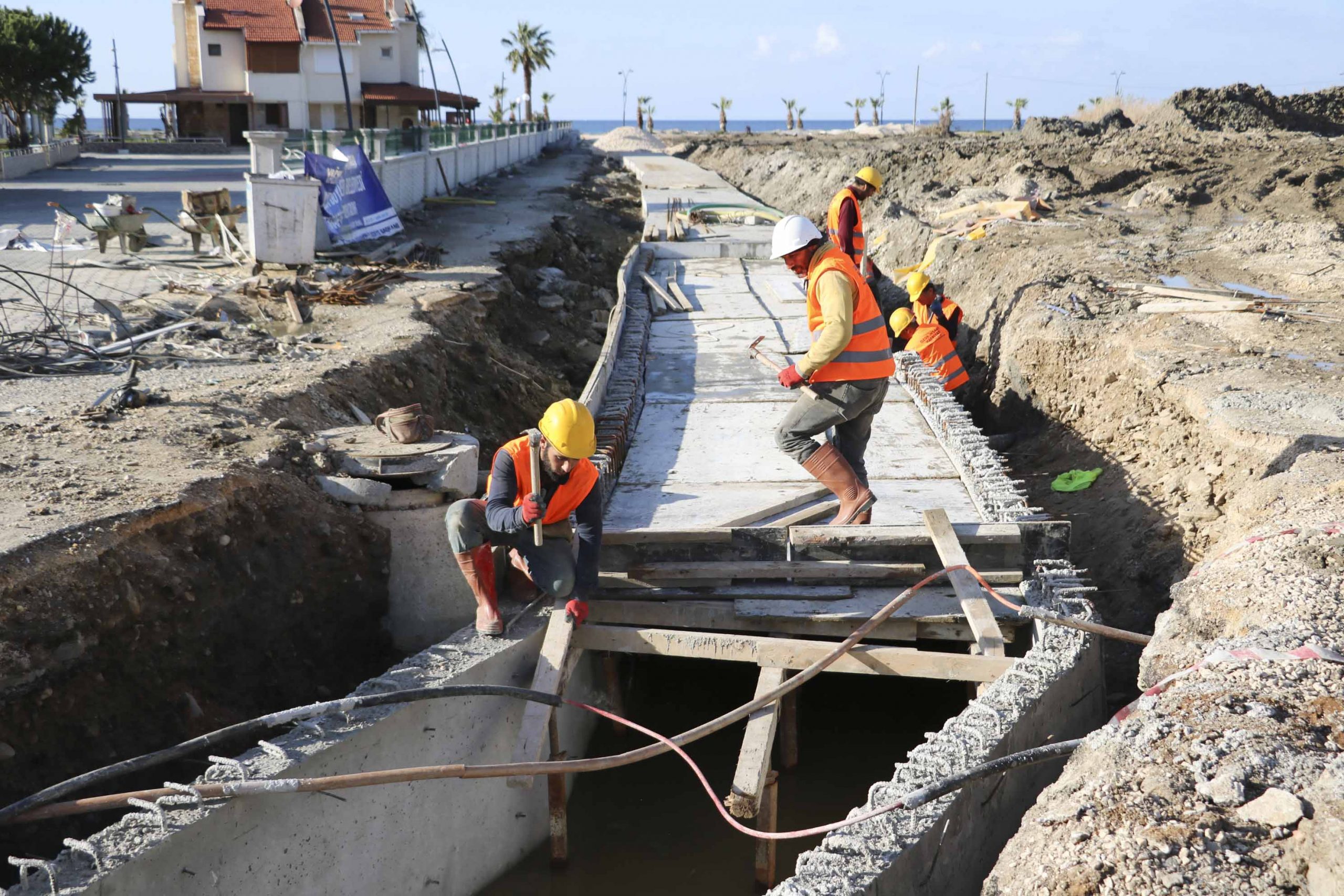 AYDIN BÜYÜKŞEHİR BELEDİYESİ, KUŞADASI’NDA ÖNEMLİ BİR ALTYAPI ÇALIŞMASI DAHA GERÇEKLEŞTİRİYOR