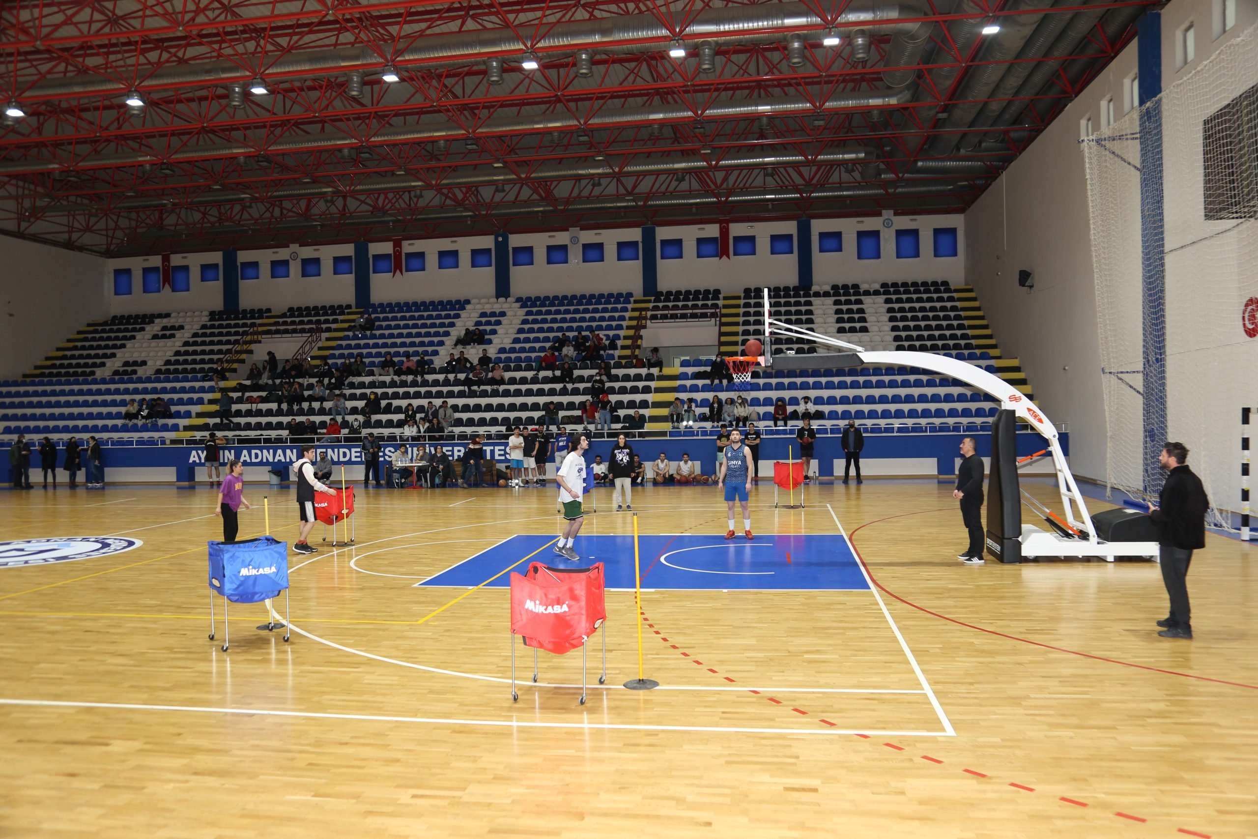 Spor Bilimleri Fakültesinde Üçlük Yarışması Düzenlendi