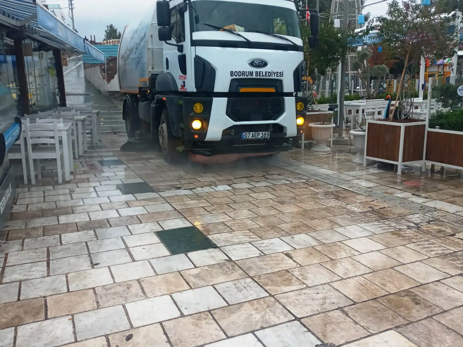 BELEDİYENİN TÜM EKİPLERİ SEFERBER OLDU 