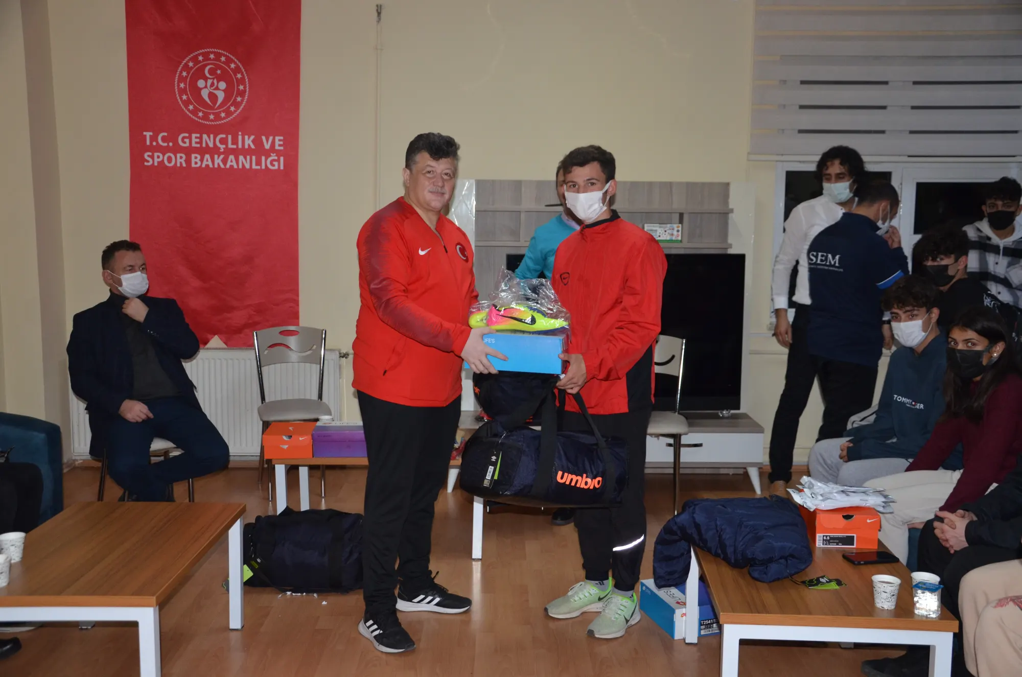 GELECEĞİN PEHLİVANLARI İLE YEMEKTE BİR ARAYA GELİNDİ