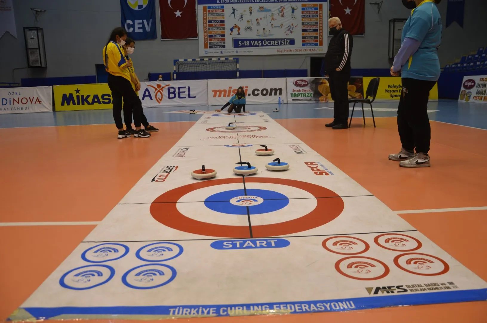 YILDIZLAR VE GENÇLER FLOOR CURLİNG HEYECANI BAŞLADI