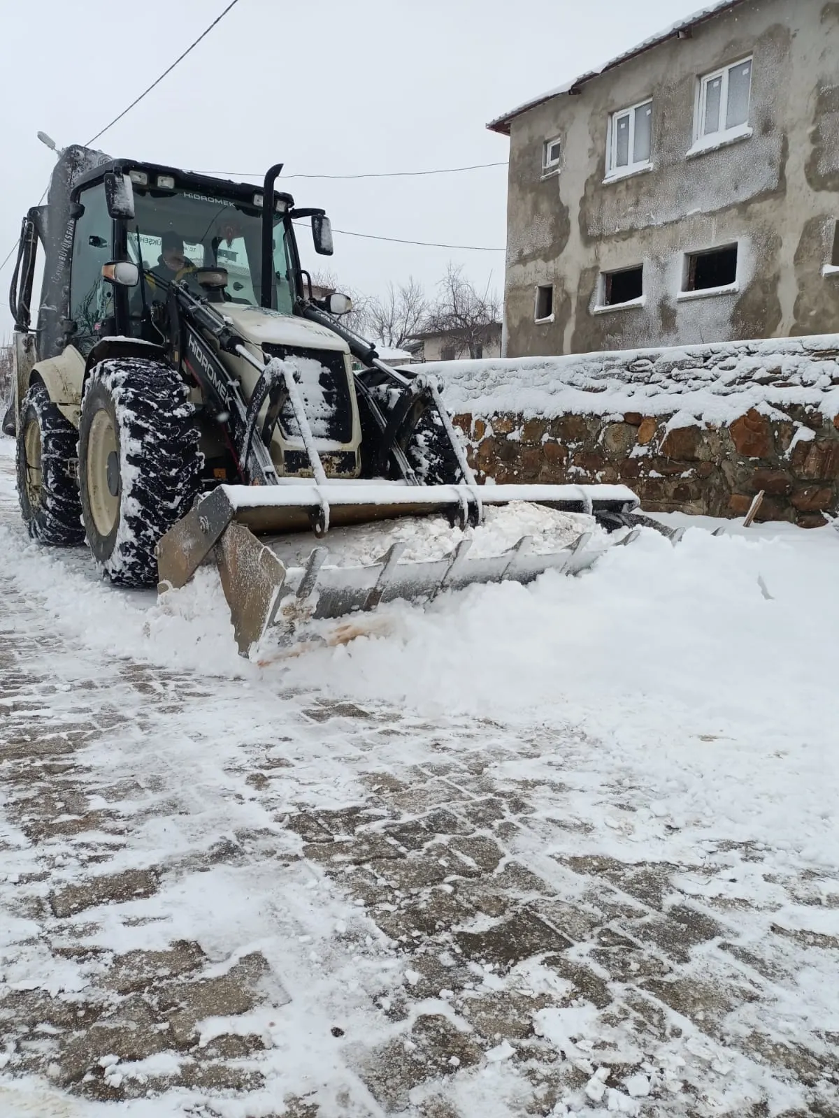 Büyükşehir Belediyesi Aydın’ı beyaza bürüyen kara karşı çalışma yapıyor