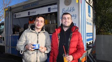 ÜNİVERSİTE ÖĞRENCİLERİNİN SABAH KAHVALTISI KUŞADASI BELEDİYESİ’NDEN