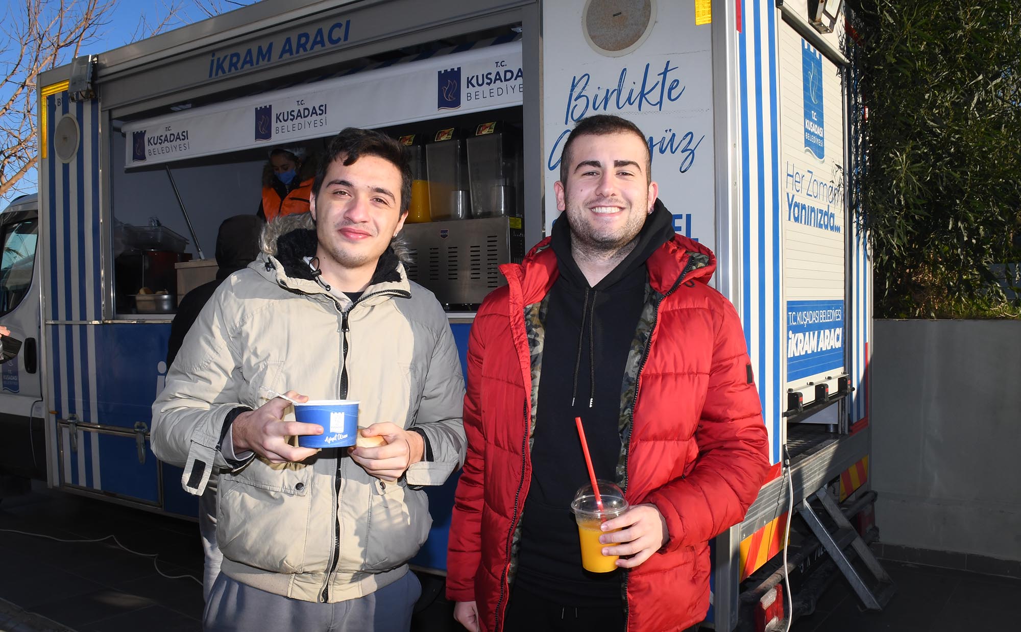 ÜNİVERSİTE ÖĞRENCİLERİNİN SABAH KAHVALTISI KUŞADASI BELEDİYESİ’NDEN