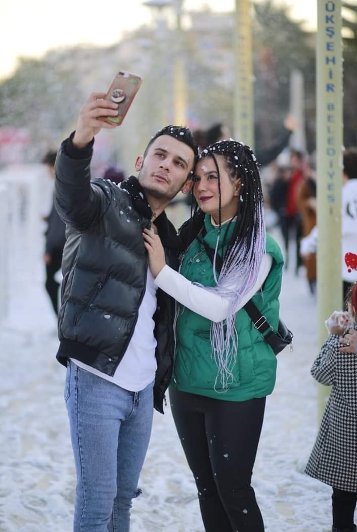 NE YAPARSAN YAP AŞK  İLE  YAP