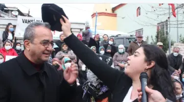 KÖYLÜNÜN  KASKETİ  HALKÇIYA YAKIŞIR