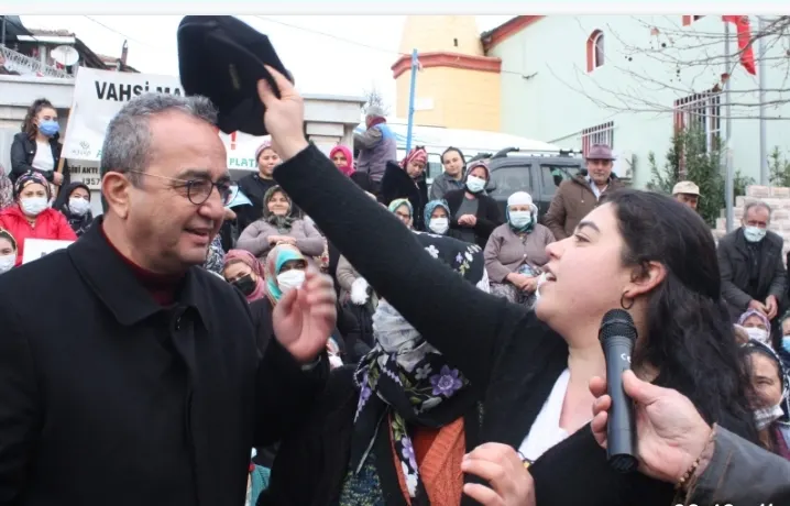 KÖYLÜNÜN  KASKETİ  HALKÇIYA YAKIŞIR