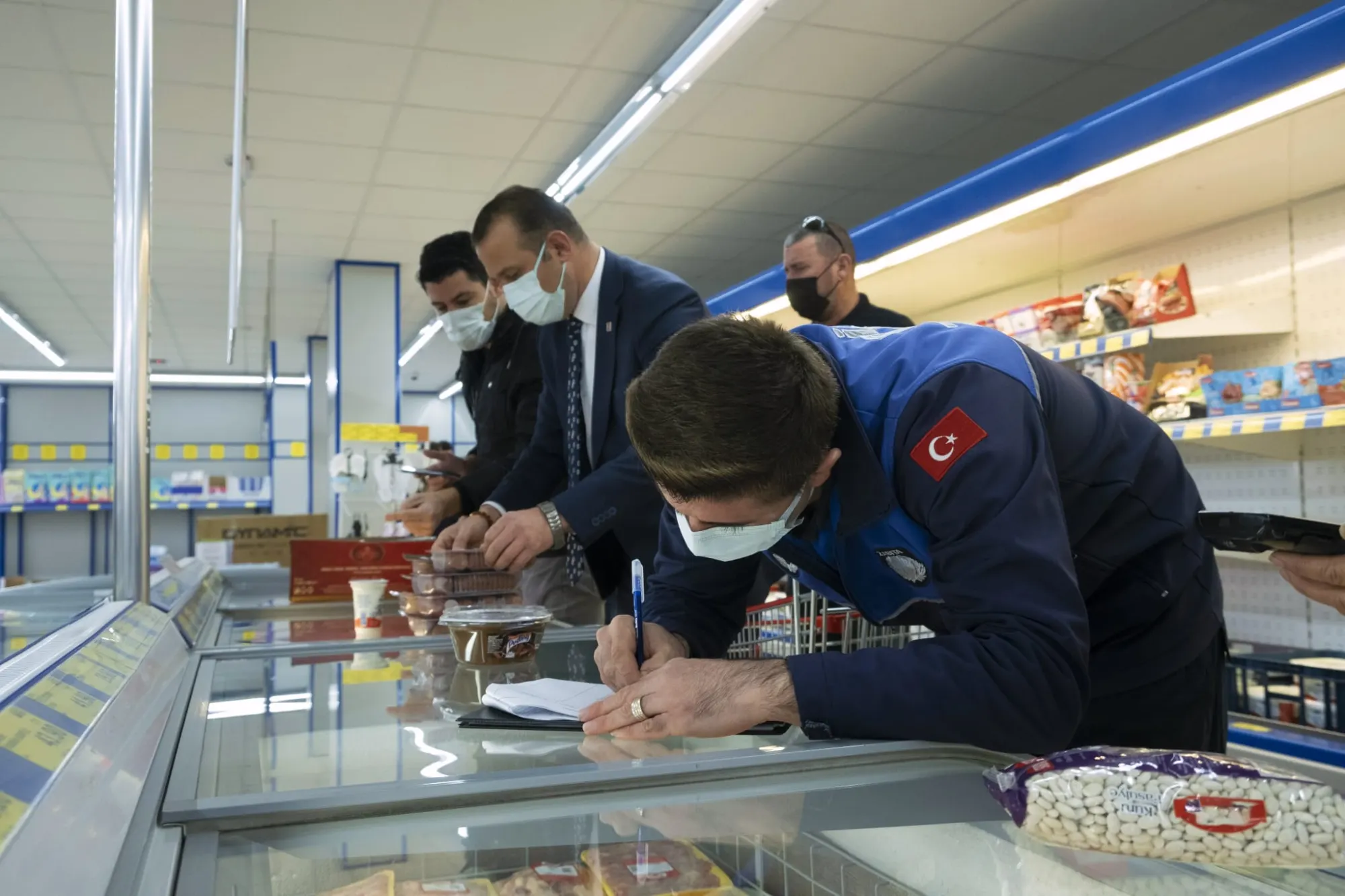 DİDİM’DE ZİNCİR MARKETLERDE DENETİMLER GERÇEKLEŞTİRİLİYOR