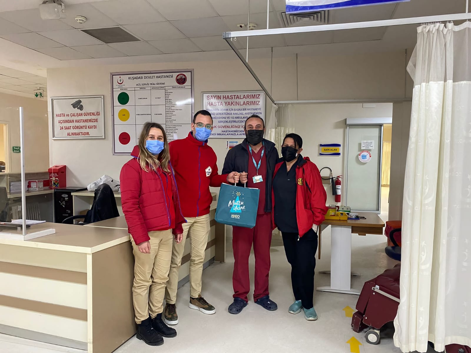 KUŞADASI BELEDİYESİ’NDEN YILBAŞINDA GÖREV YAPAN KAMU ÇALIŞANLARINA ZİYARET