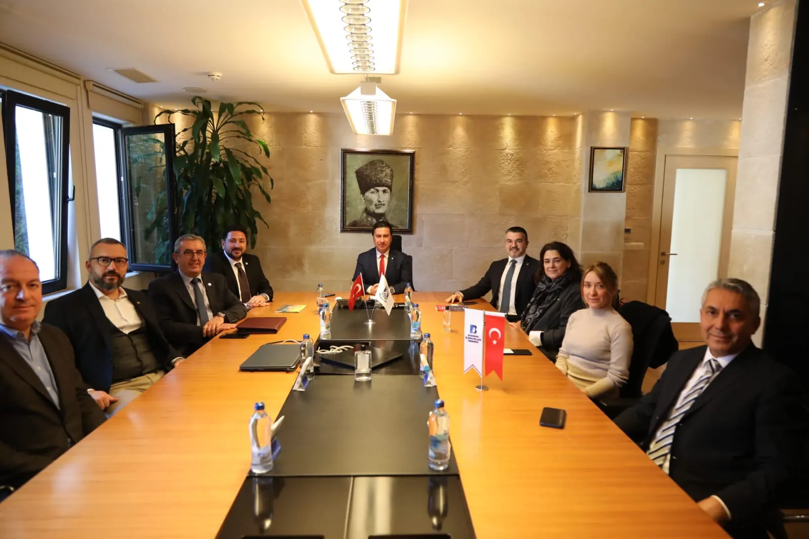 BODRUM İŞ İNSANLARI DERNEĞİ, BAŞKAN ARAS’I ZİYARET ETTİ