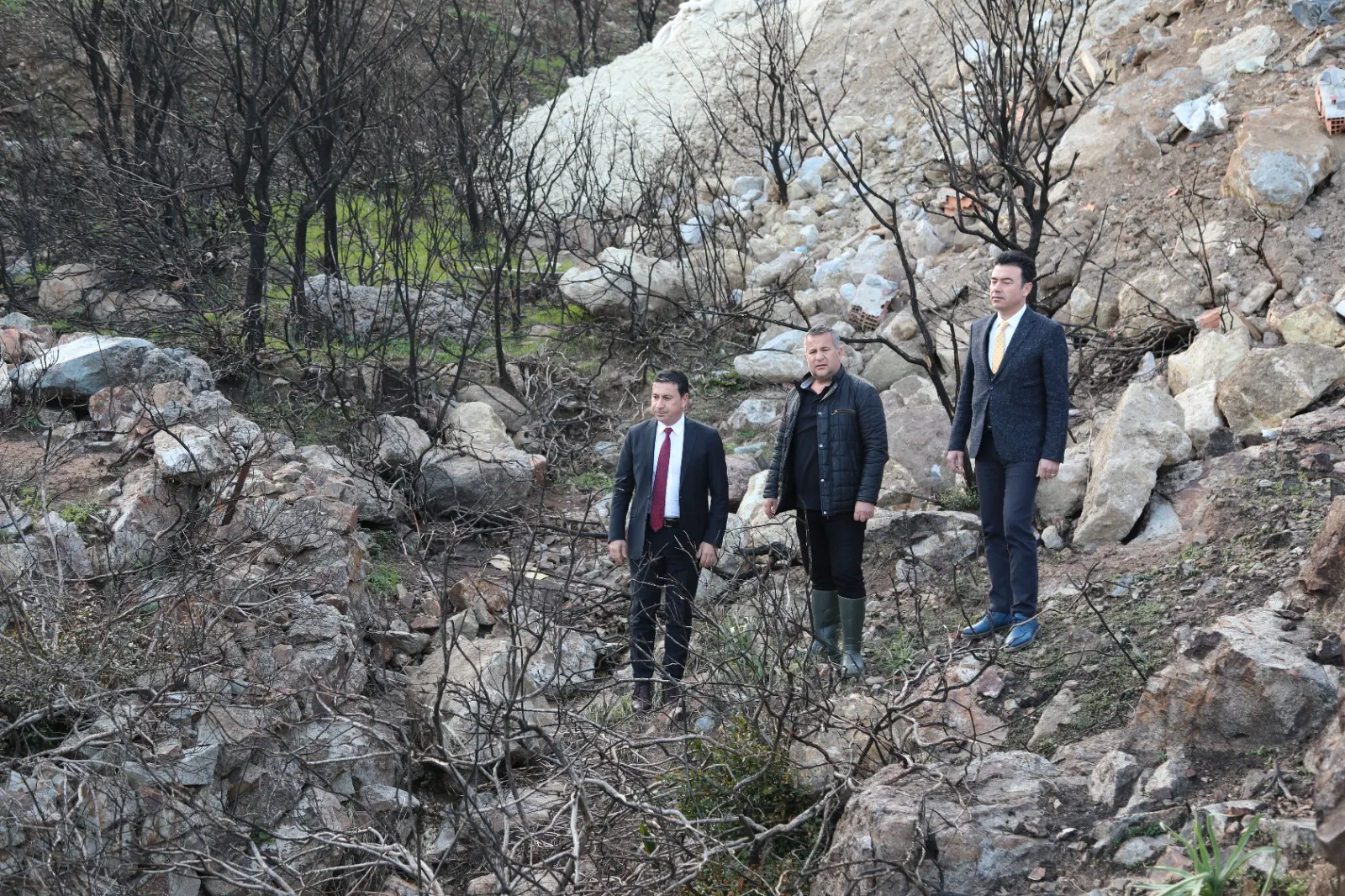 YANAN ALANLARI KAÇAK HAFRİYATLA DOLDURDULAR