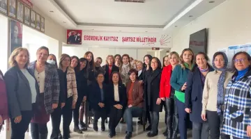 AYŞE ÖZDEMİR ŞİDDETE KARŞI BİRLİKTE DANS ETMELİYİZ DEMİŞTİ. ŞİMDİ DE BİRLİKTE ŞARKI SÖYLEMELİYİZ DEDİ.