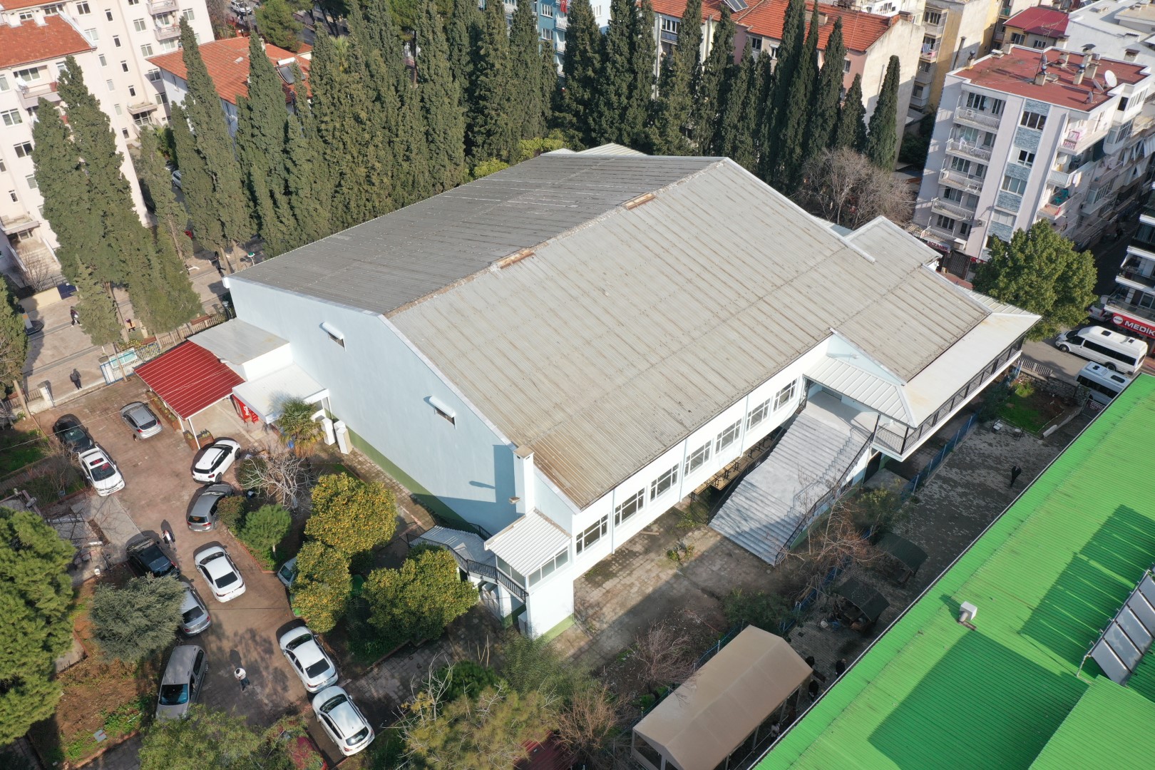 EFELERDEKİ SPOR VE KÜLTÜR SALONU YENİLENDİ