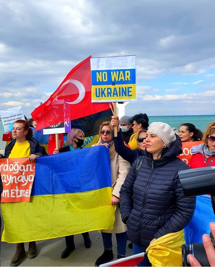 UKRAYNA  HALKI  AYAKTA