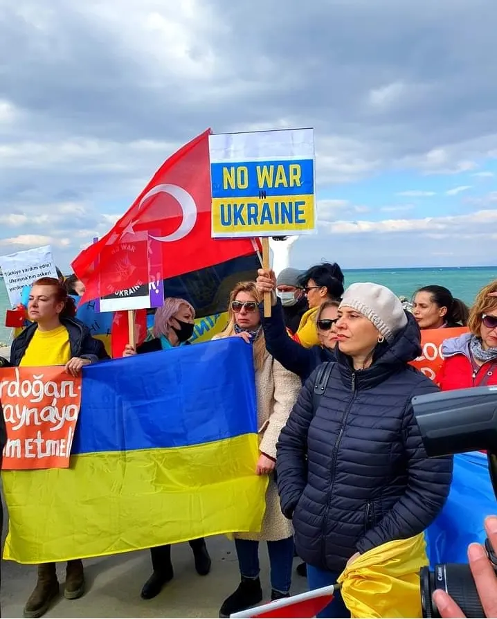 UKRAYNA  HALKI  AYAKTA