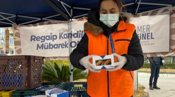 KUŞADASI BELEDİYESİ’NDEN KANDİL SİMİDİ İKRAMI