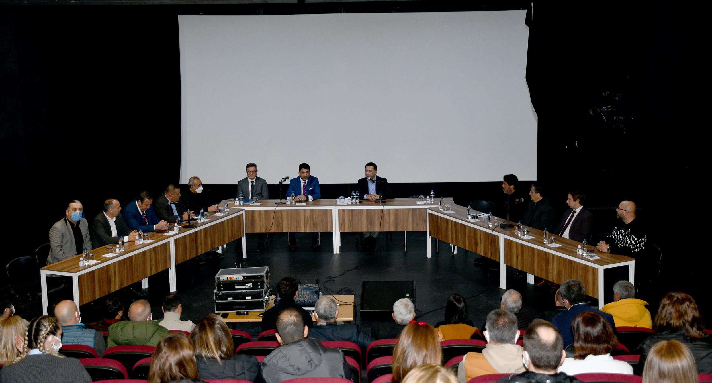 KUŞADASI BELEDİYESİ KONSERVATUVAR ÖĞRENCİLERİNİ MAĞDUR ETMEDİ