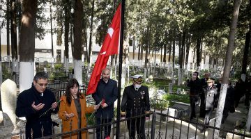 KUŞADASI’NDA ÇANAKKALE DENİZ ZAFERİ’NİN 107. YIL DÖNÜMÜ KUTLANDI