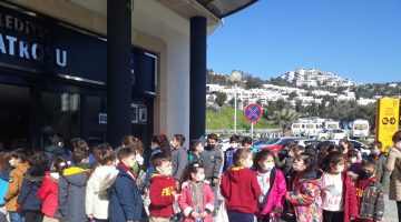 ÖĞRENCİLER “HARİKALAR MUTFAĞI” OYUNUNU İLGİ İLE İZLEDİ