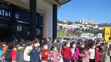 ÖĞRENCİLER “HARİKALAR MUTFAĞI” OYUNUNU İLGİ İLE İZLEDİ