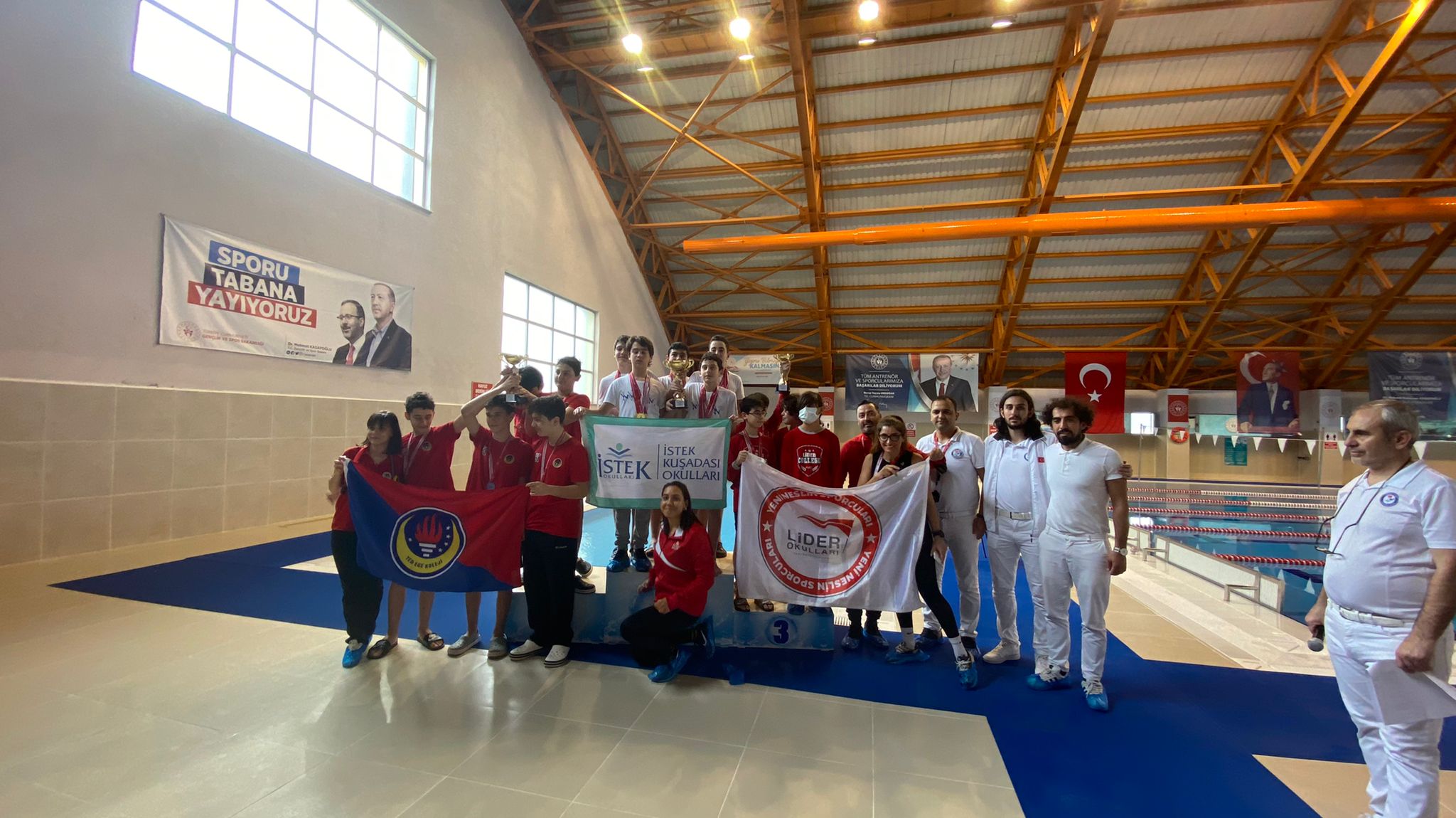 YILDIZLAR YÜZMEDE ŞAMPİYONLAR BELLİ OLDU