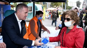KUŞADASI BELEDİYESİ’NDEN KANDİL SİMİDİ VE LOKUM İKRAMI