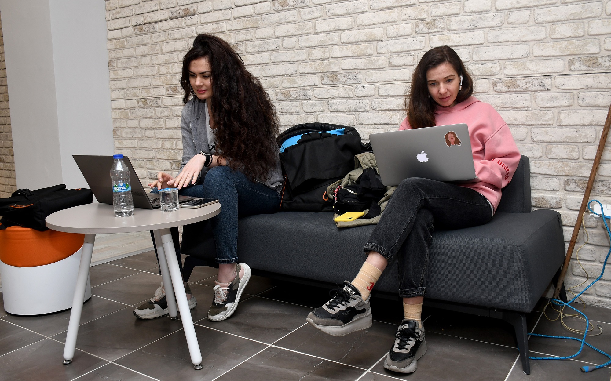 KUŞADASI İSTASYON SAVAŞ MAĞDURU UKRAYNALI KADINLARA UMUT OLDU