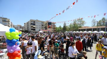 EFES SELÇUK’TA ÇOCUKLAR 23 NİSAN’I SOKAK OYUNLARIYLA KUTLADI