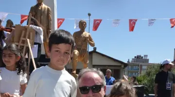 FUAT ÖNDEŞ’TEN ÇOCUKLARA 23 NİSAN HEDİYESİ