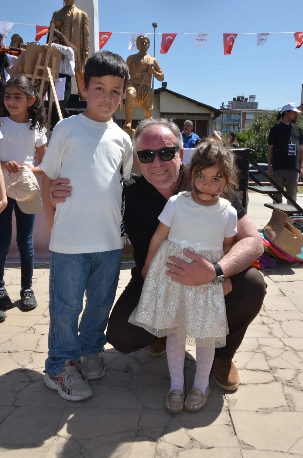 FUAT ÖNDEŞ’TEN ÇOCUKLARA 23 NİSAN HEDİYESİ