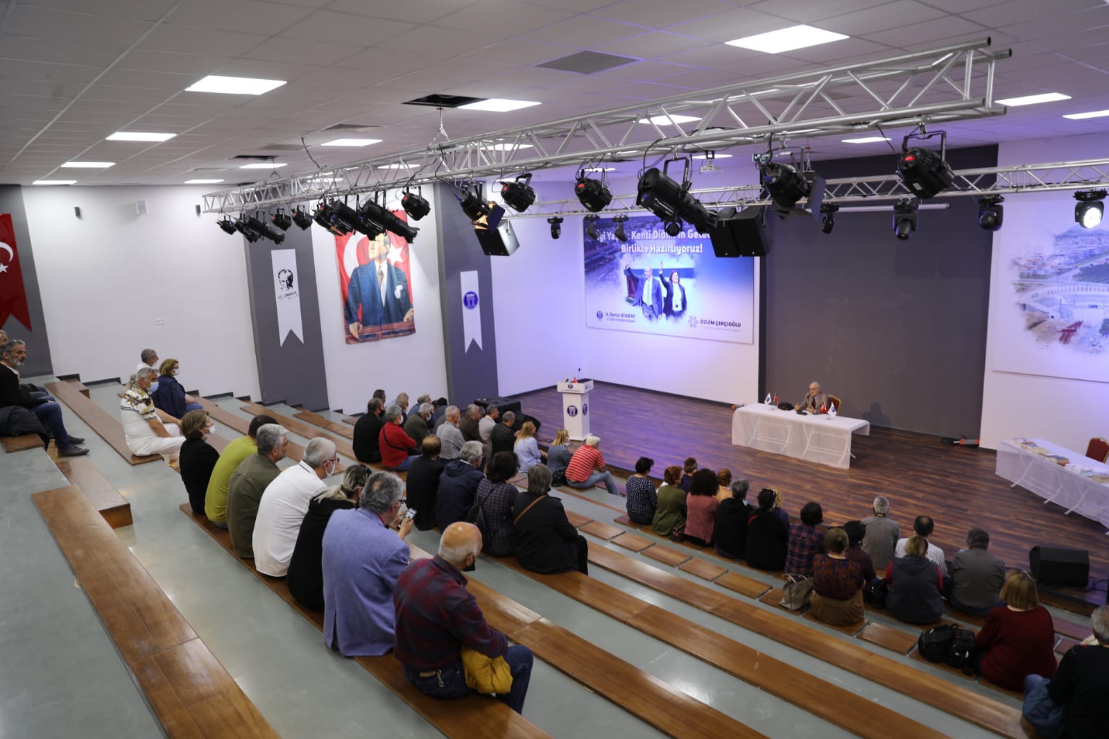 "KURTULUŞ SAVAŞI’NDA KADIN HARCI" KONFERANSI DİDİMLİLERLE BULUŞTU