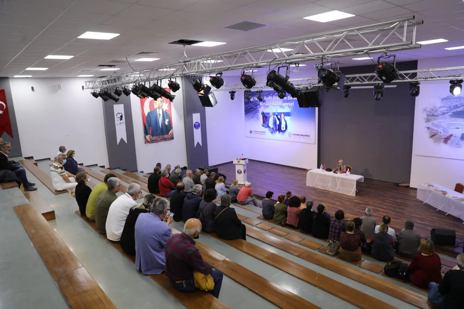"KURTULUŞ SAVAŞI’NDA KADIN HARCI" KONFERANSI DİDİMLİLERLE BULUŞTU