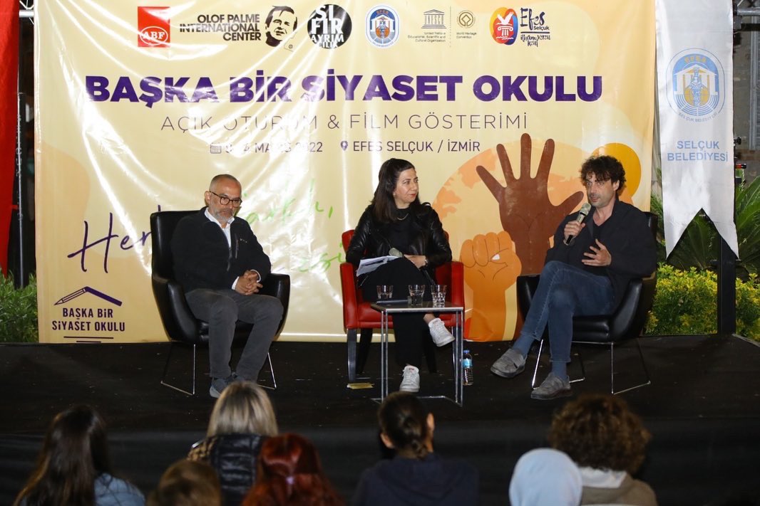 "DEMOKRASİNİN GELECEĞİ EFES SELÇUK’TA KONUŞULDU"