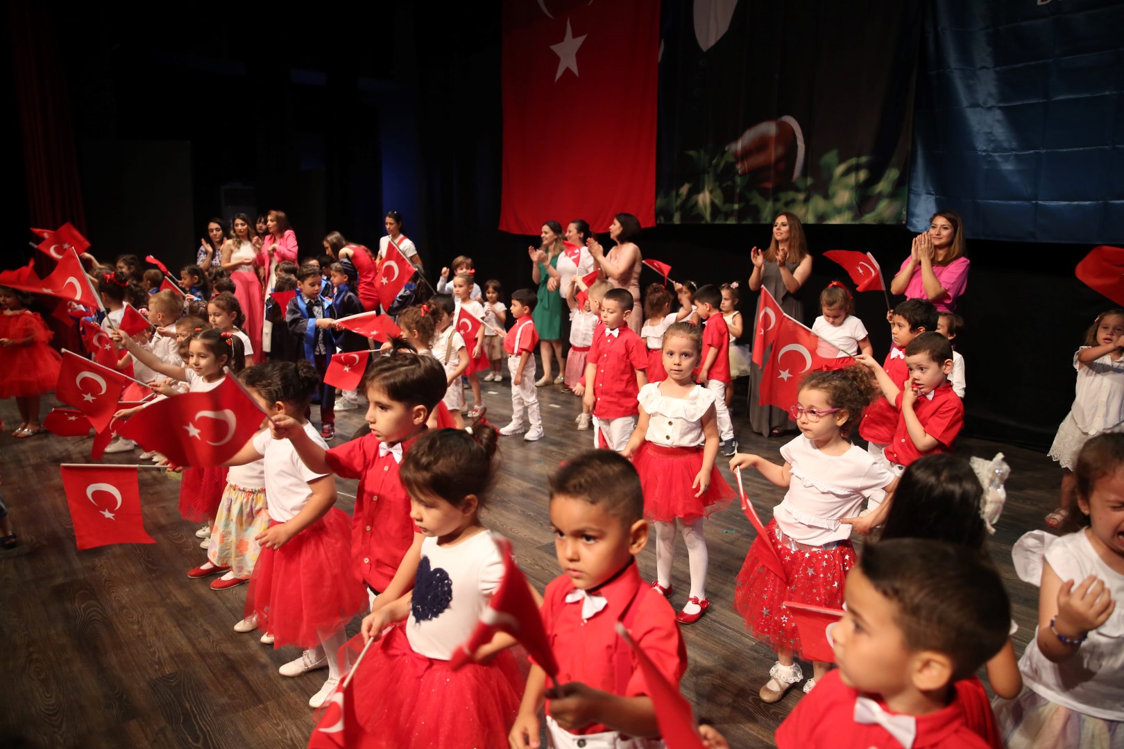 A.B.B’NİN ÇOCUK GELİŞİM MERKEZLERİ İLK MEZUNLARINI VERDİ