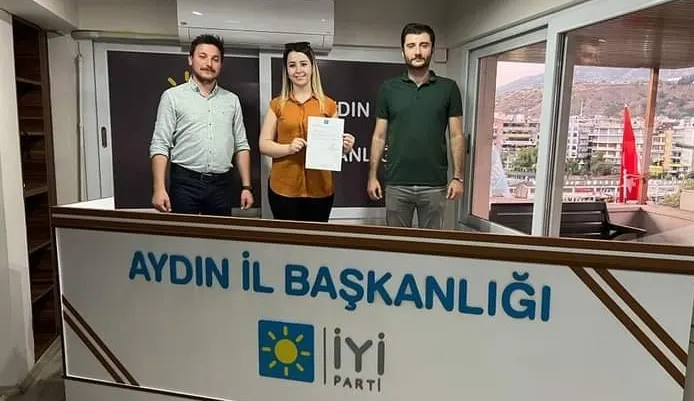 İYİ PARTİ  GENÇLİĞİNDE  BAYRAK DEĞİŞİMİ