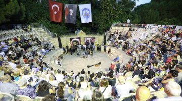 "SİVAS KATLİAMI EFES SELÇUK’TA SESSİZ YÜRÜYÜŞ İLE ANILDI "