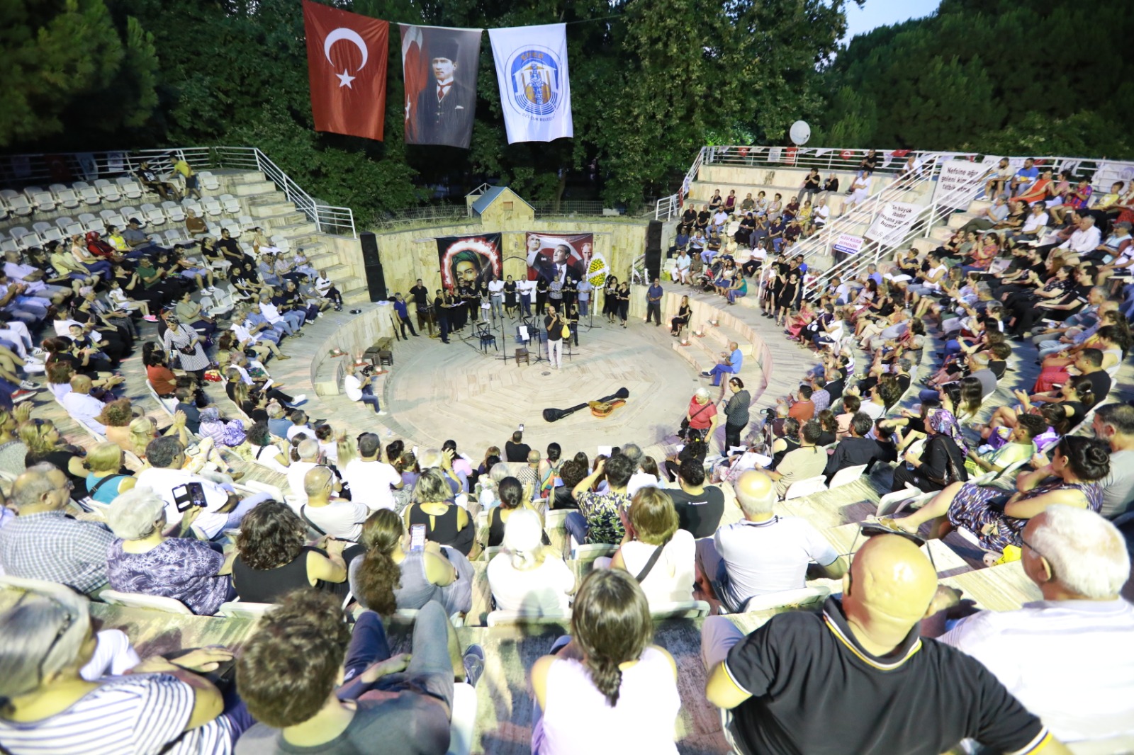 "SİVAS KATLİAMI EFES SELÇUK’TA SESSİZ YÜRÜYÜŞ İLE ANILDI "