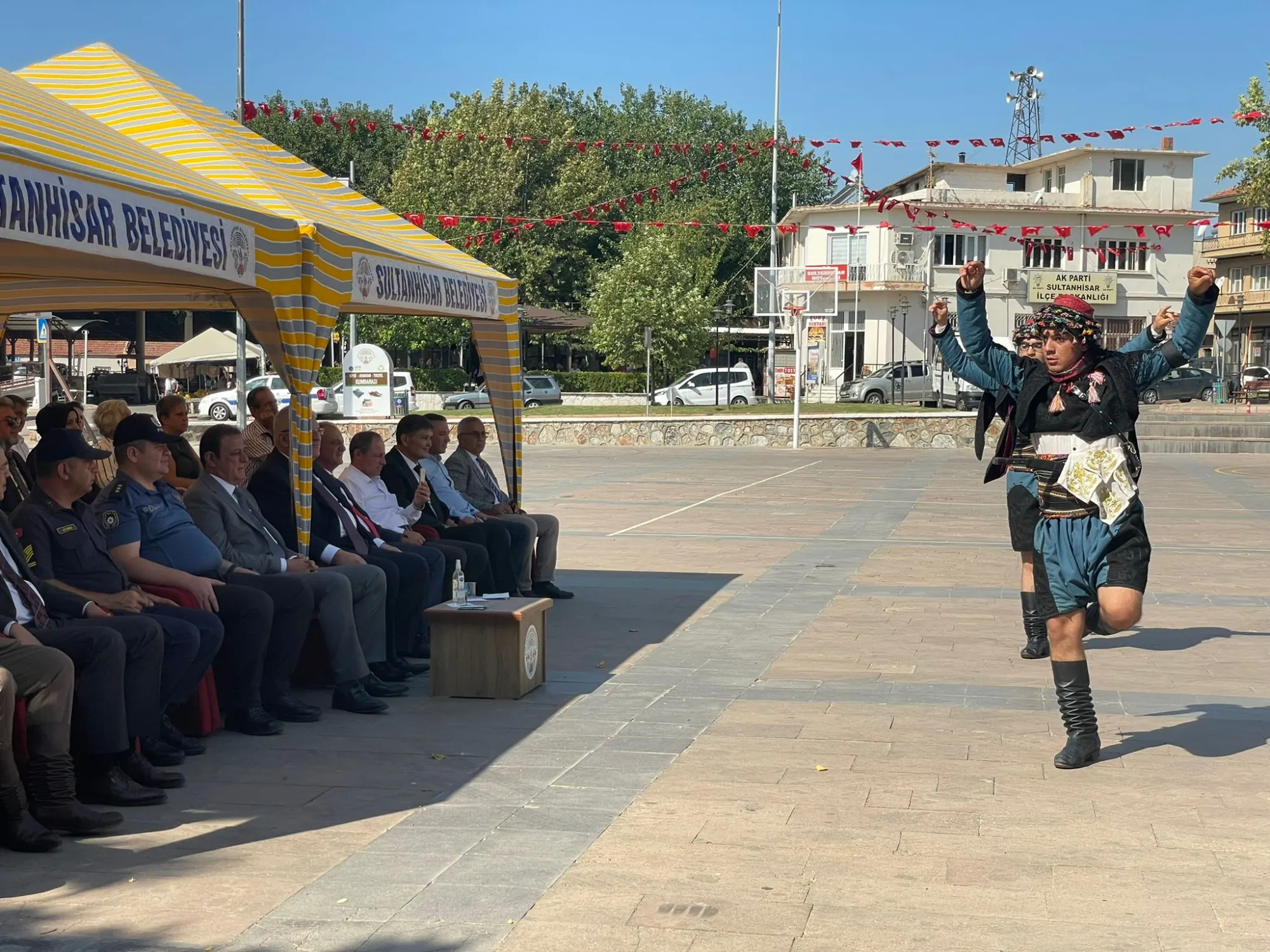 CHP’Lİ  YILDIZ SULTANHİSARDA ÇELENK  TORENİNE  KATILDI