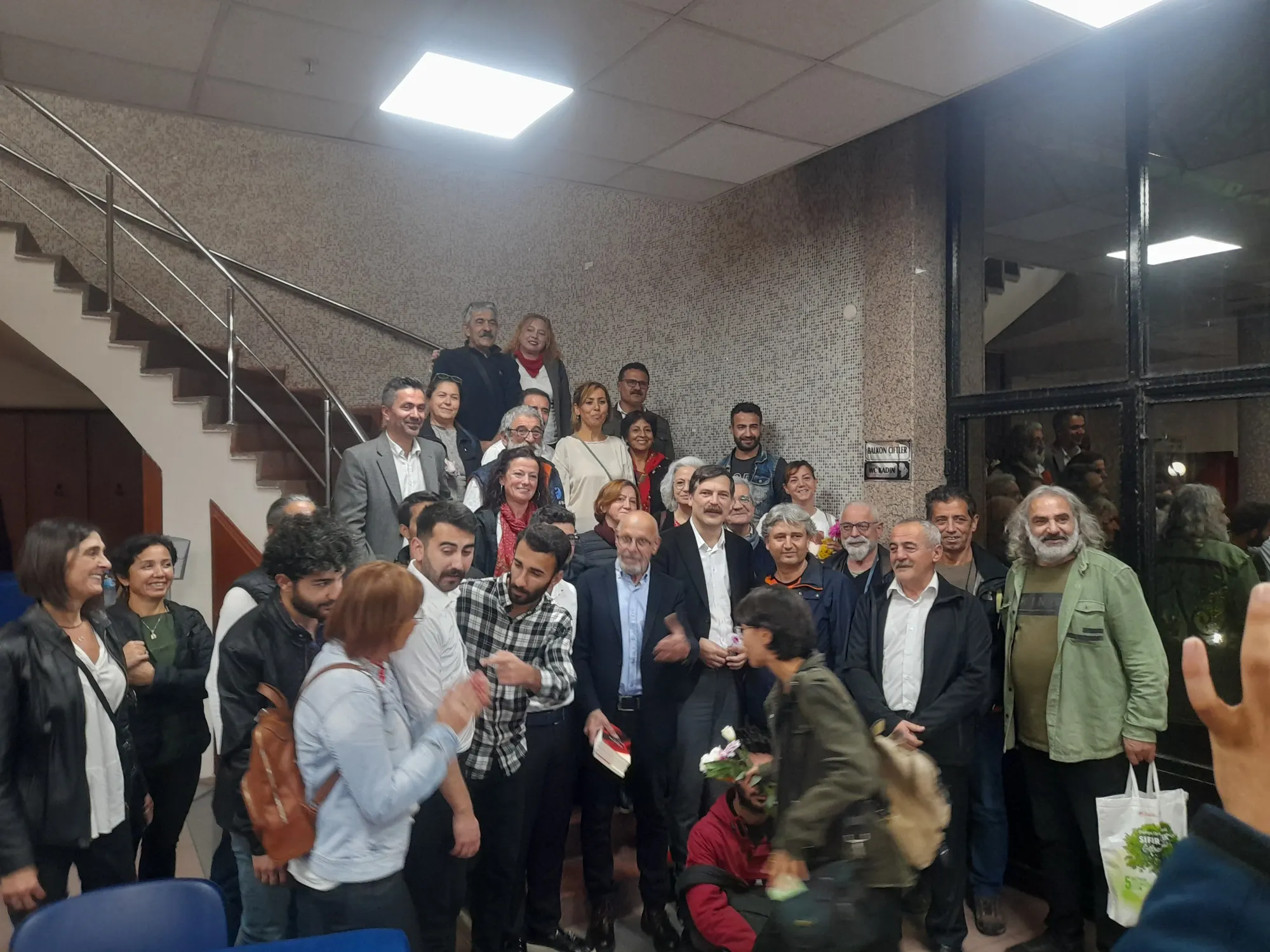 TÜRKİYE  İŞÇİ  PARTİSİ AYDIN HALK BULUŞMASI SALONA  SIĞMADI