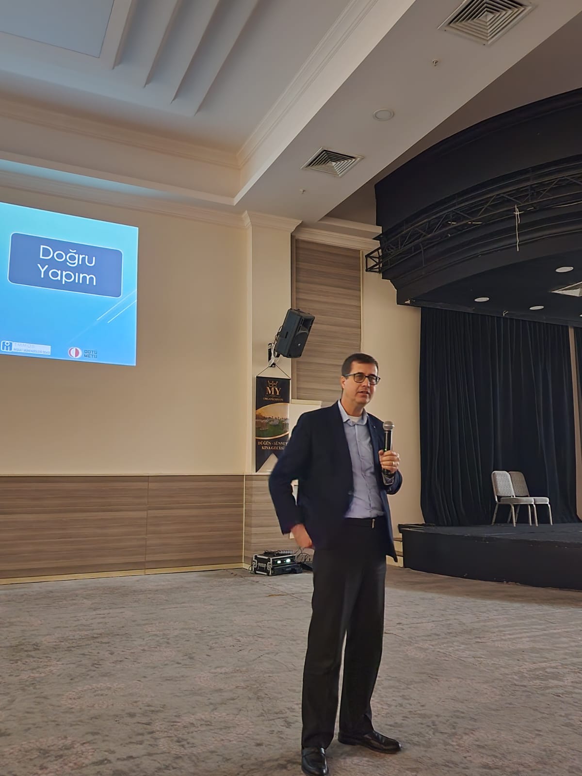 KUŞADASI BELEDİYESİ’NDEN DEPREM KONULU PANELE EV SAHİPLİĞİ